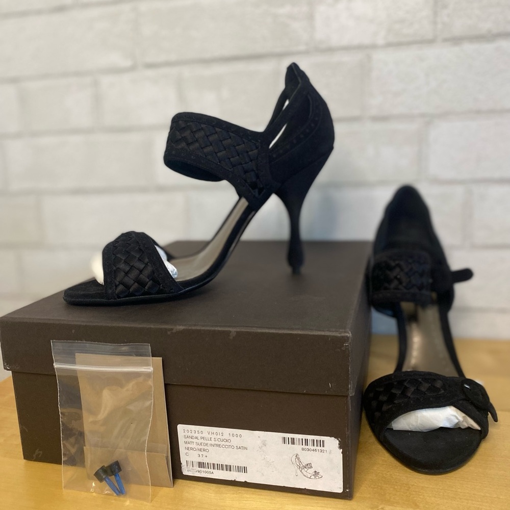 Bottega Veneta NIB black heeled sandal braided, box, bags, extra heel tips suede